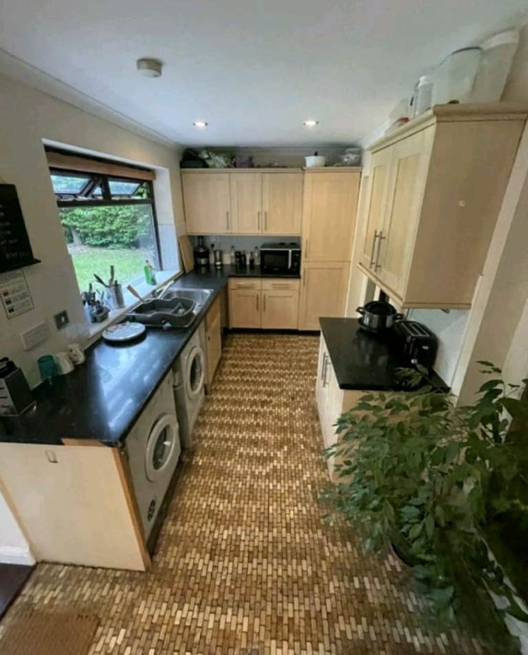 Large single room minutes away from Ski studios and amenities 