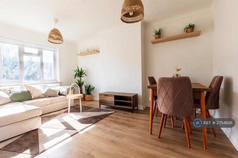 2 bedroom flat in Montrose Court, London, NW9 (2 bed) (#2754826)