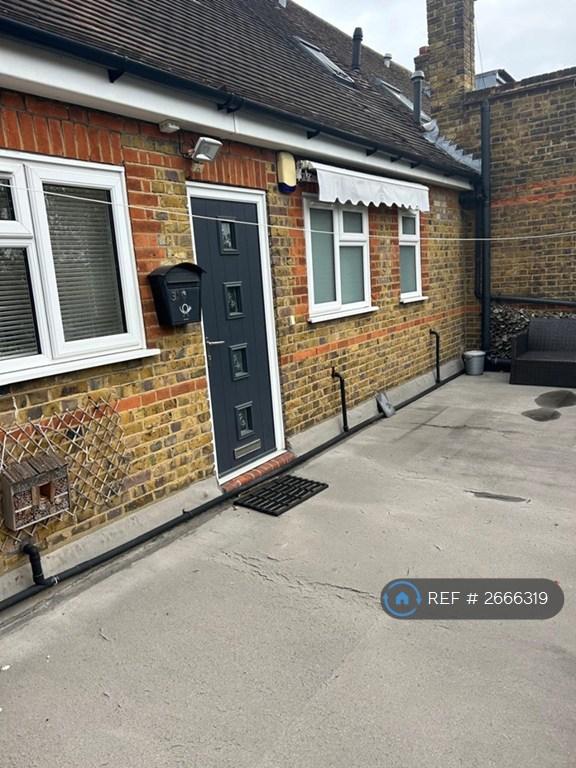 3 bedroom flat in Great North Road, Barnet, EN5 (3 bed) (#2666319)