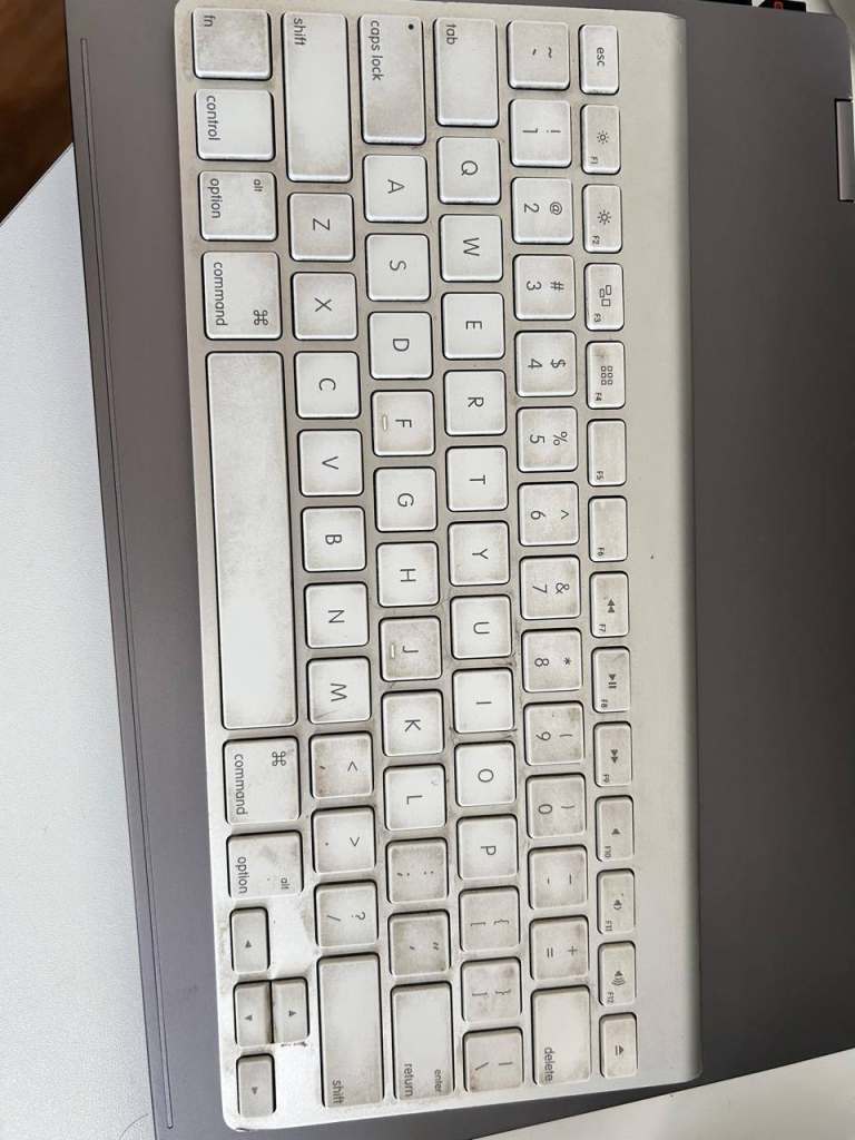 Apple Wireless Keyboard - White, Fair Condition