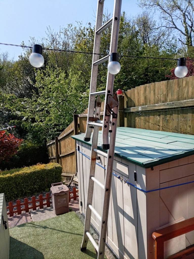 Extending ladder