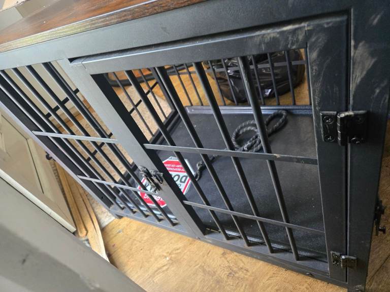 Dog crate with wooden top and accessories 