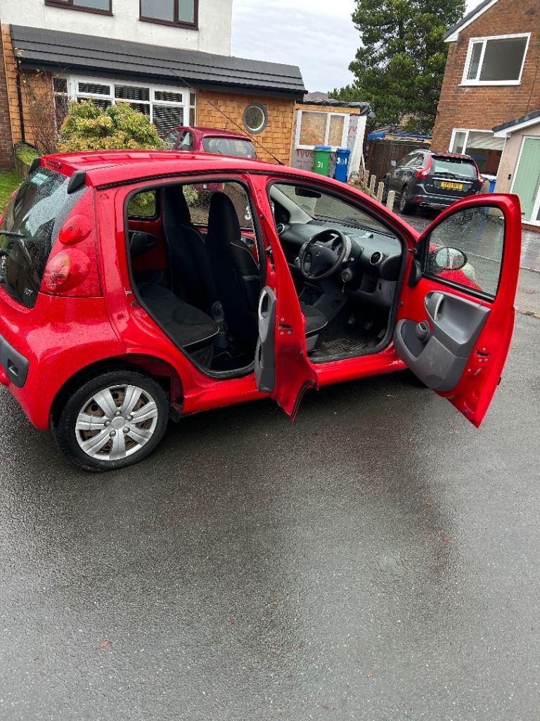 Peugeot, 107, Hatchback, 2011, Manual, 998 (cc), 5 doors