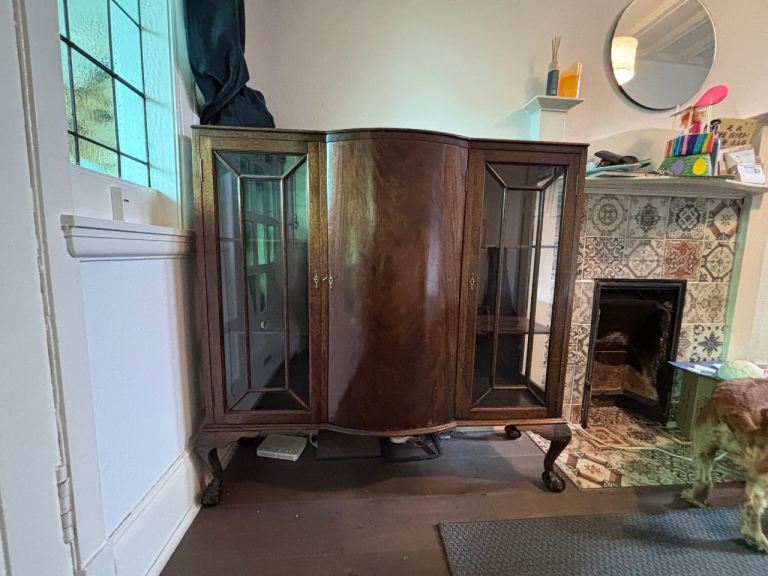 Vintage style sideboard 