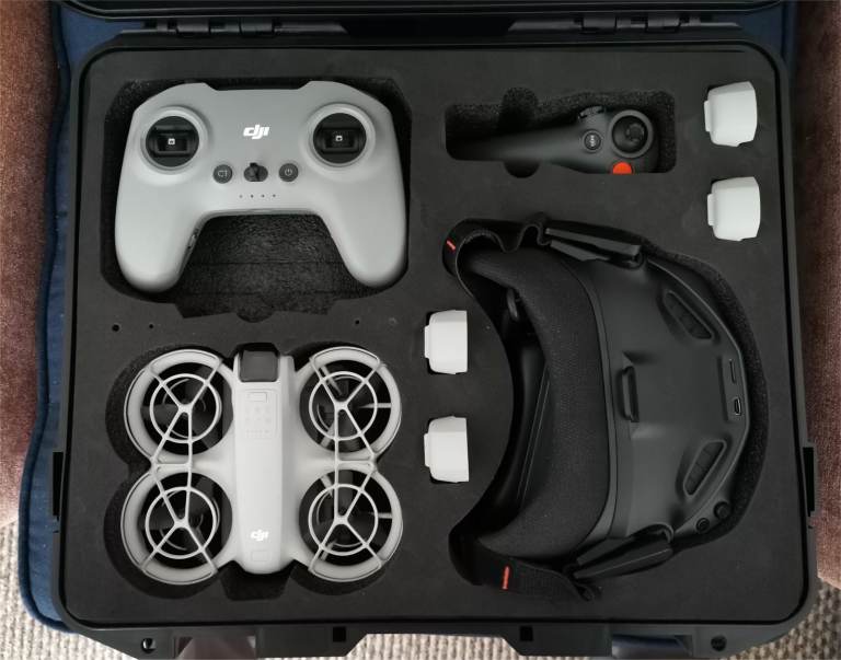 DJI Neo Motion Fly More Combo in hard case 4 batteries