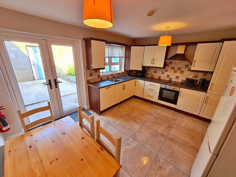 ENSUITE ROOM - DONEGAL ROAD ALL BILLS INCLUDED