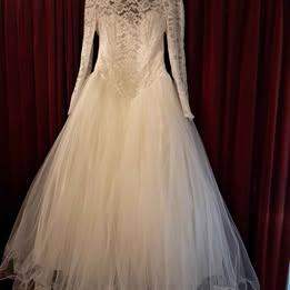 image for stunning ivory cream wedding dress, size 10/12, long sleeves, fitted bodice