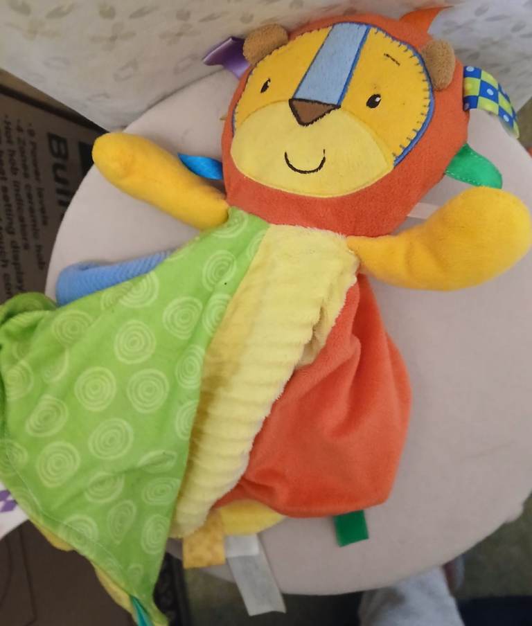2x unisex taggie soft toy comforters 