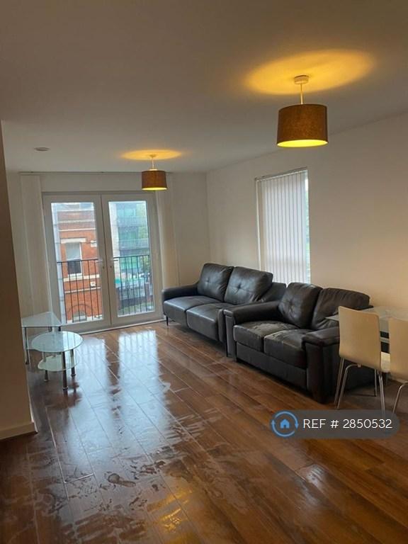 2 bedroom flat in Sillavan Way, Salford, M3 (2 bed) (#2850532)