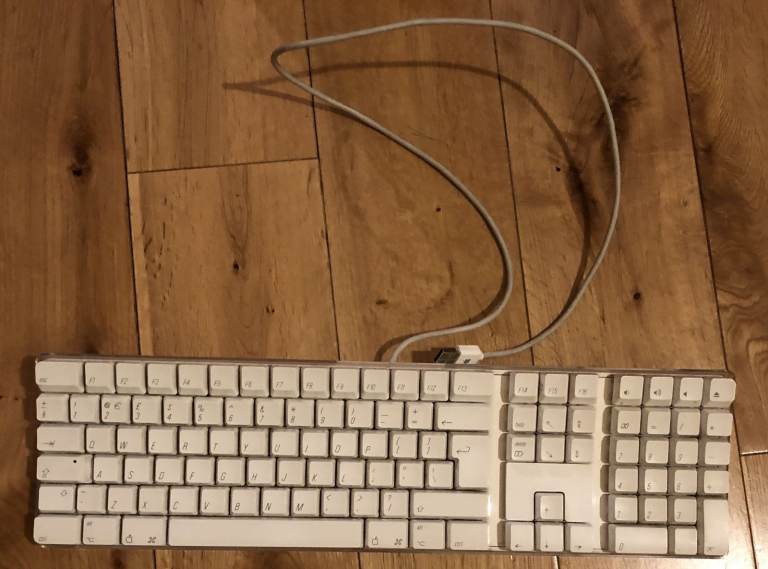 Genuine Apple Keyboard Model A1048 USB UK Numerical White