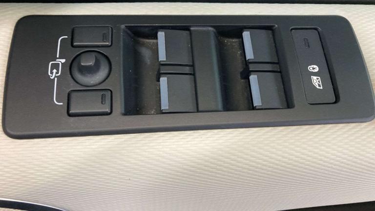 2022 Land Rover Discovery 3.0 D300 R-Dynamic HSE 5dr Auto SUV Diesel Automatic