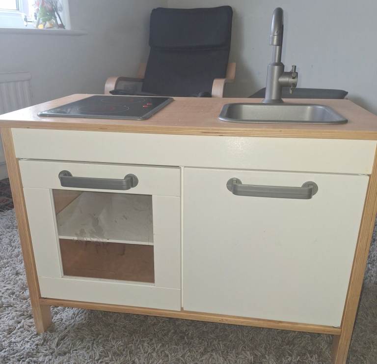 Childs kitchen