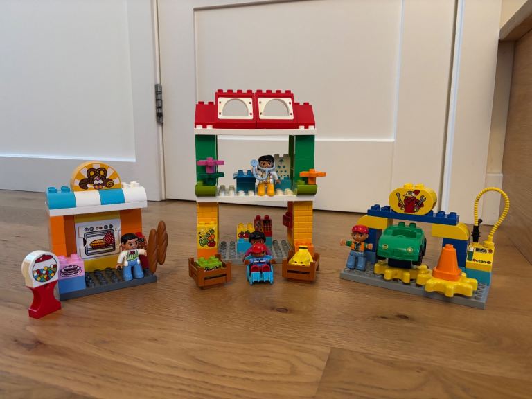 Duplo market square set 