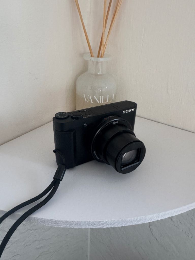 Sony Cybershot DSC- HX90 Camera 