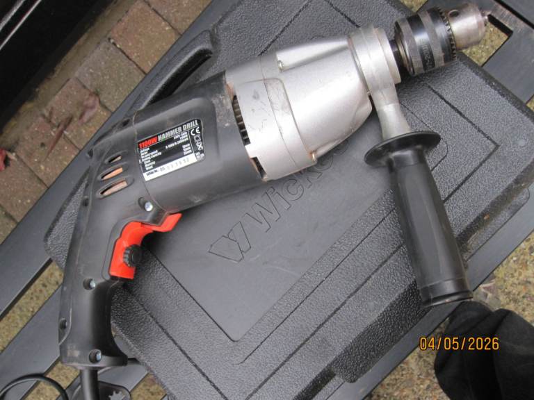 WICKES PRO HAMMER DRILL 1100W VARIABLE SPEED 240V .