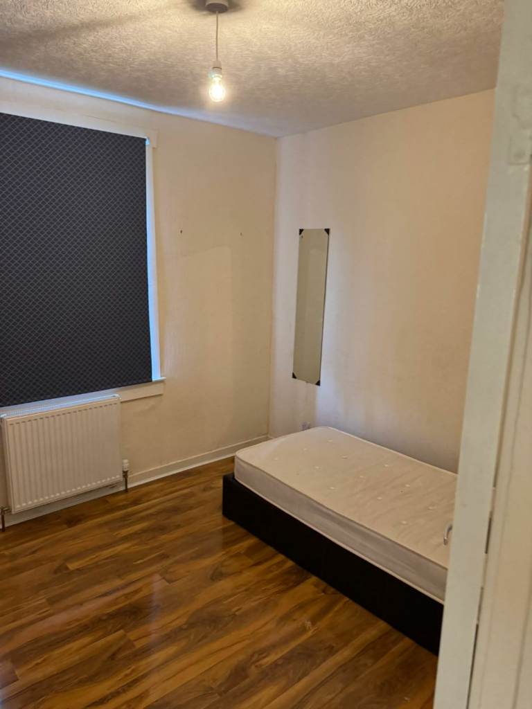 Flat share- single bedroom 