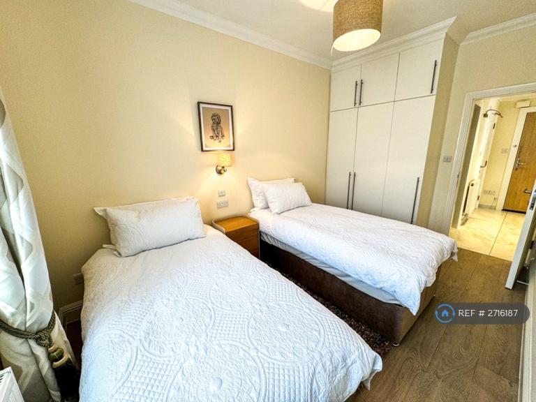 2 bedroom flat in Dudley Court, London, W1H (2 bed) (#2716187)