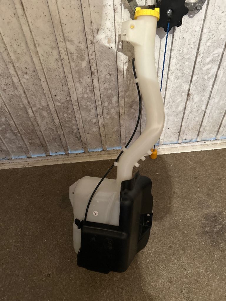 Windscreen reservior