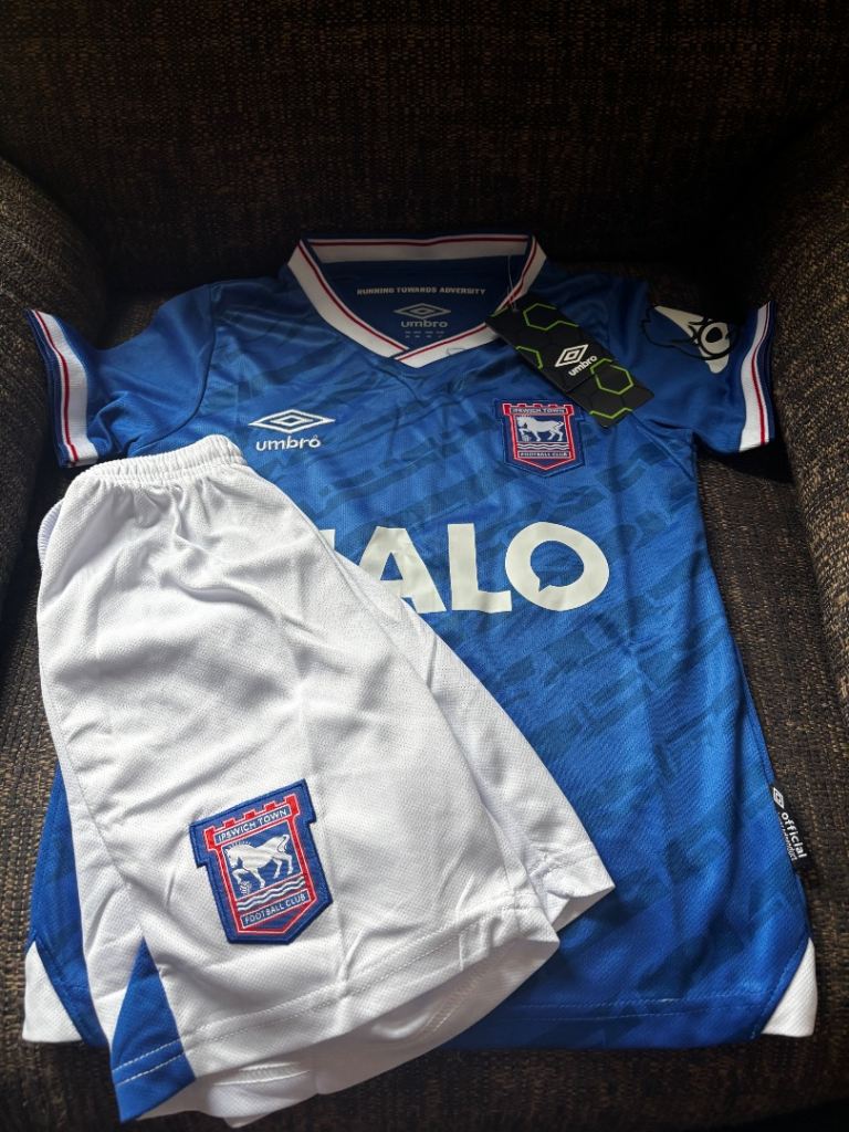 Football kit age 5-6