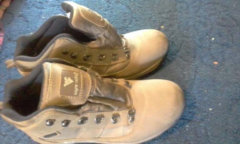 MENS SIZE 8 WYRE VALLEY WORK,CLIMBING BOOTS (NEW, UNWORN )