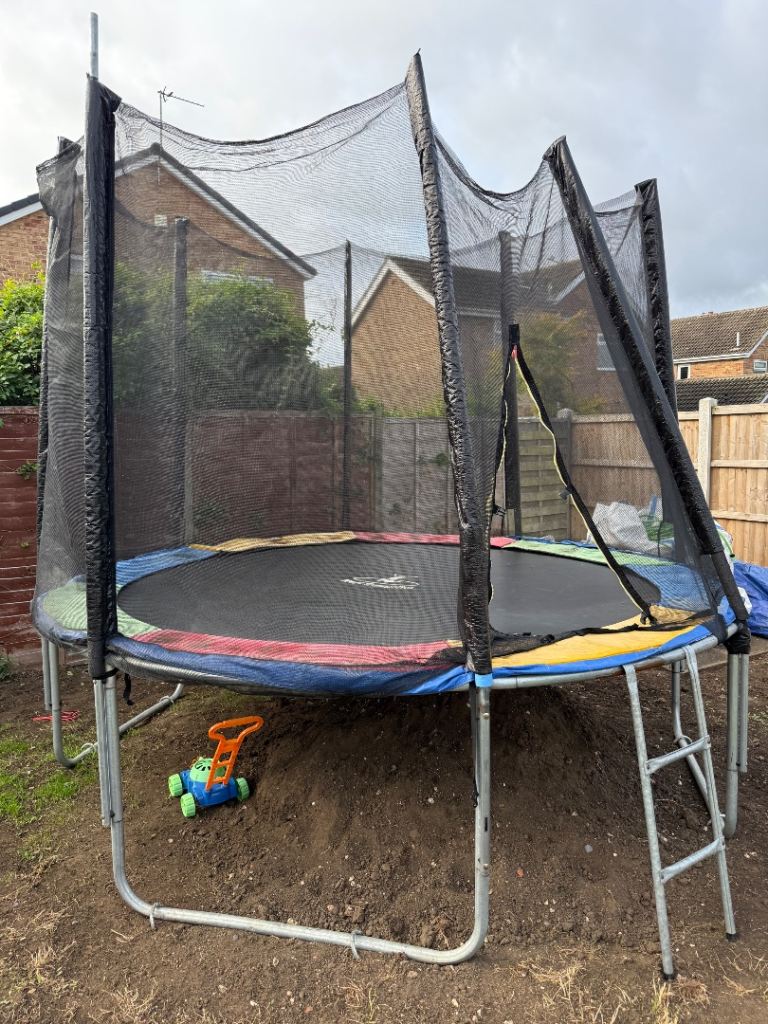 10’ trampoline 