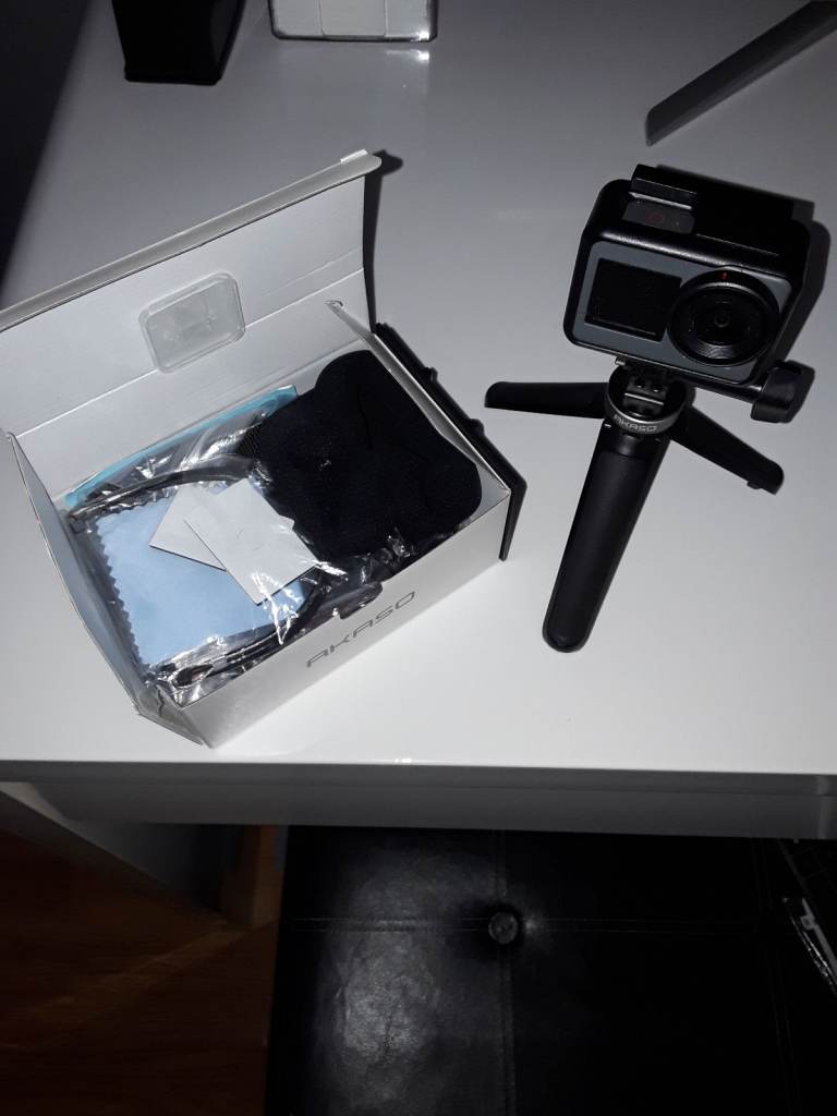 AKASO BRAVE 7 ACTION CAMERA WITH ACCESSORIES