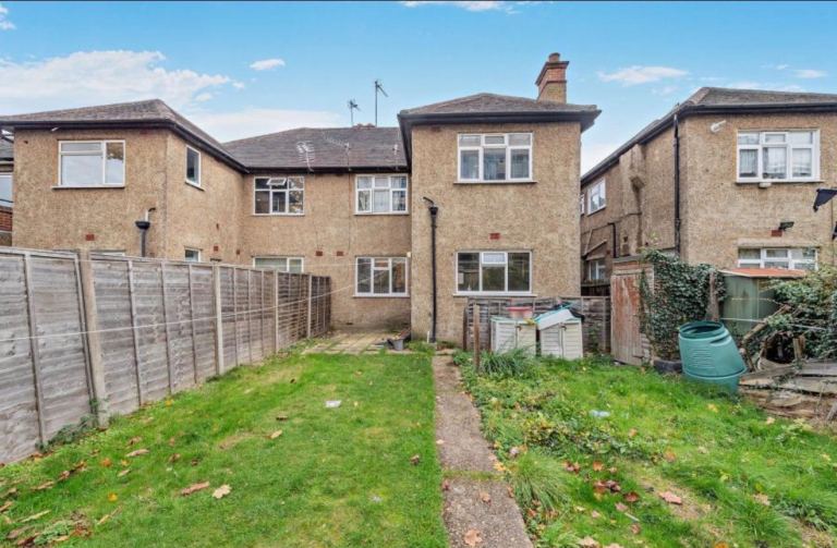 Separate Double bed room in property with kitchen and bathroom shared with 1 other person only. 