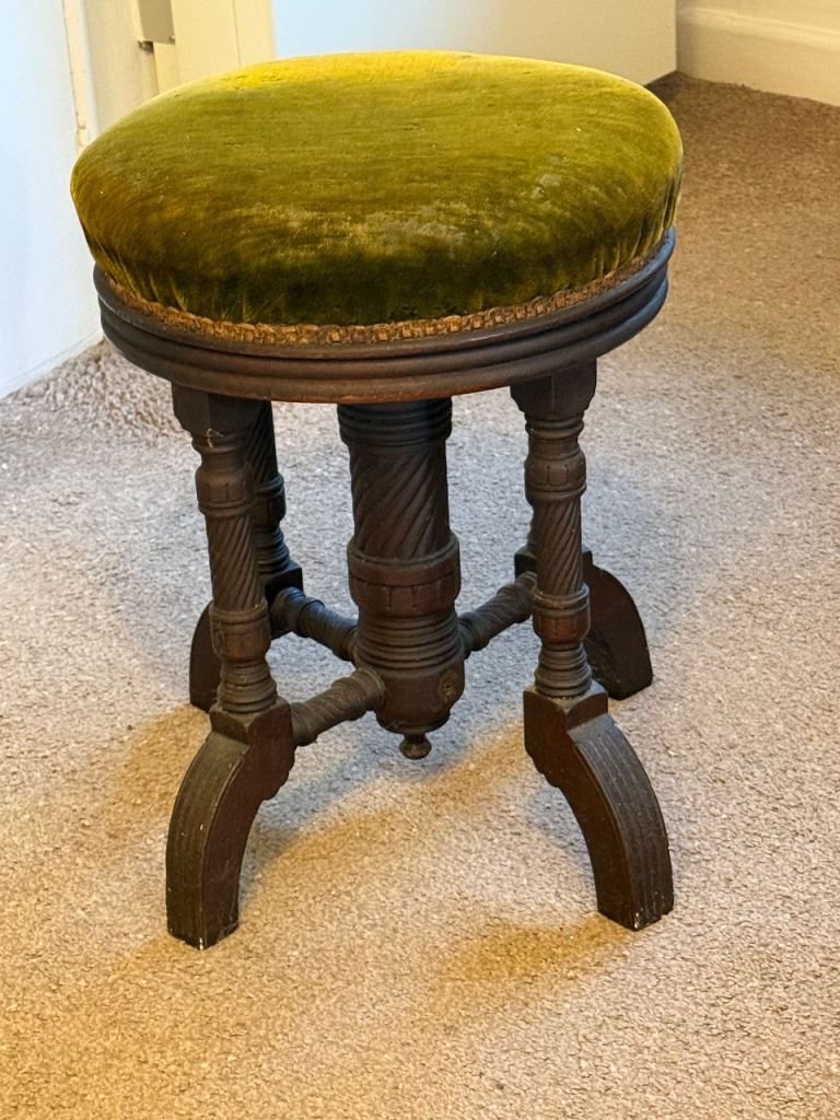 Adjustable antique piano stool