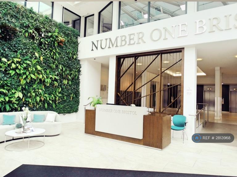 2 bedroom flat in Number One Bristol, Bristol, BS1 (2 bed) (#2813968)