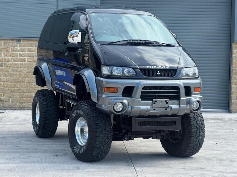 Mitsubishi Delica Spacegear 3.0 V6 Super Exceed 4WD Lifted Petrol Automatic