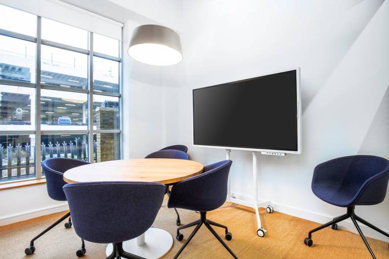Kensington - W14 8TS \ Move-In Ready Office Space with 5 Desks