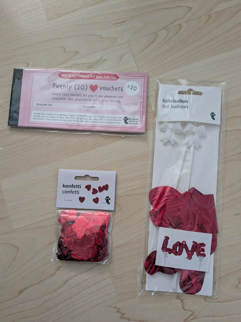 NEW Valentine balloon, fun book favours and confetti, valentine's, valentines