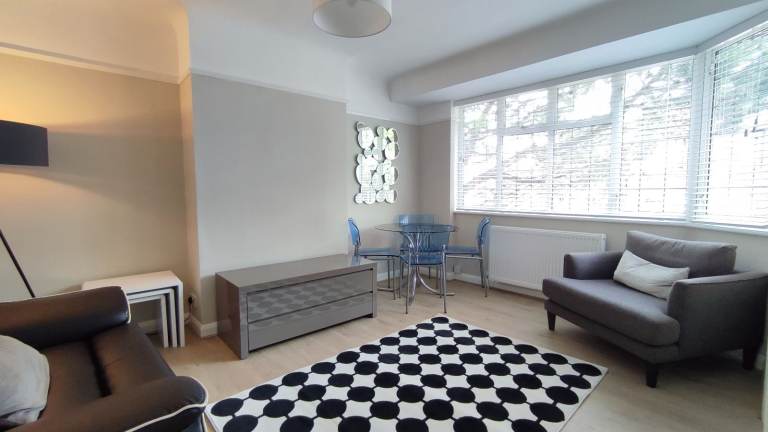 Lovely bright two bedroomed 1st floor masionette with private  patio garden