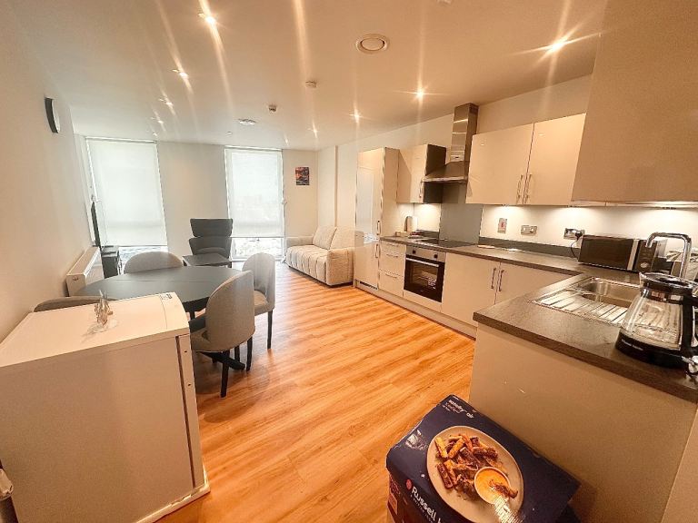 A large double room with private bathroom 