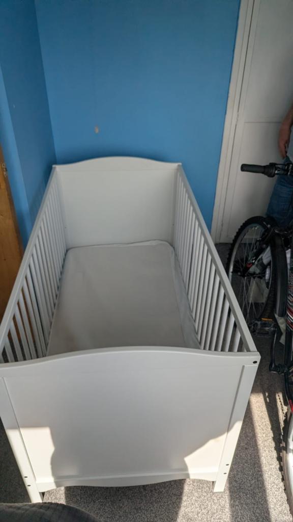 Cot bed