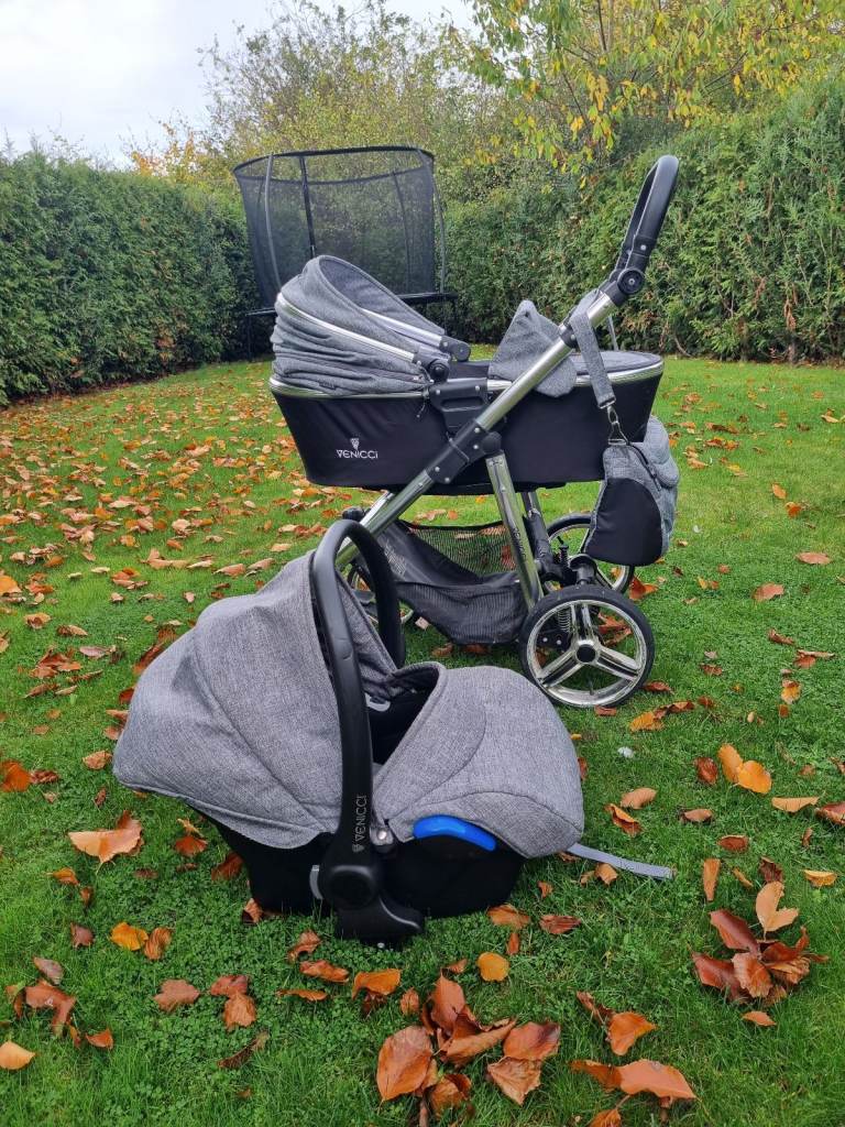 image for Venicci Carrycot and car seat