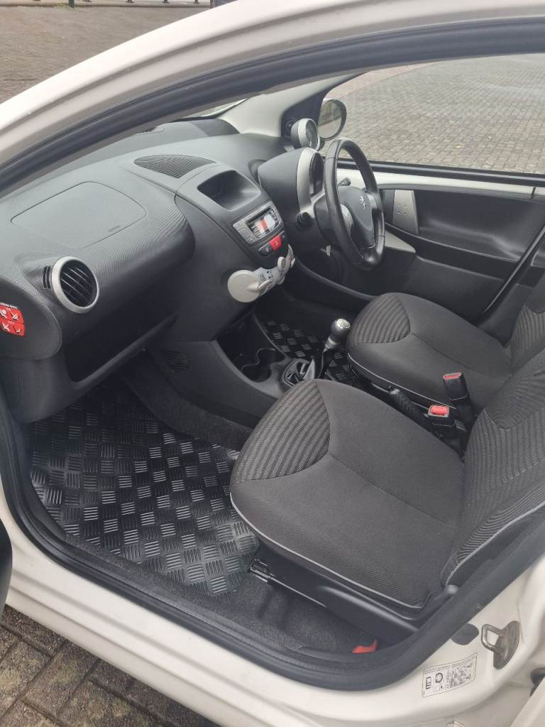 Peugeot 107 allure 1.0 5dr, 1 owner fmdsh, long mot,60+mpg,£20 tax,bargain