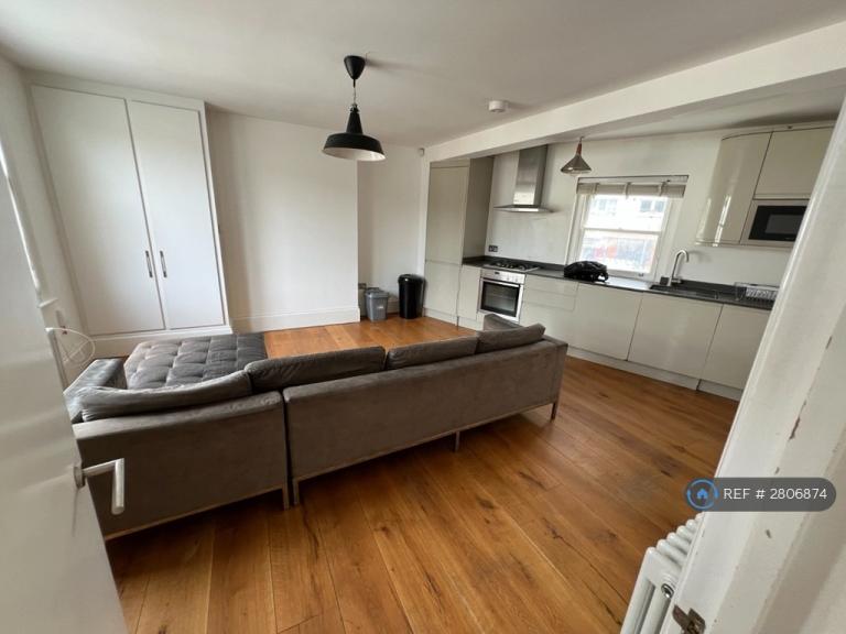 4 bedroom flat in Listria Park, London, N16 (4 bed) (#2806874)