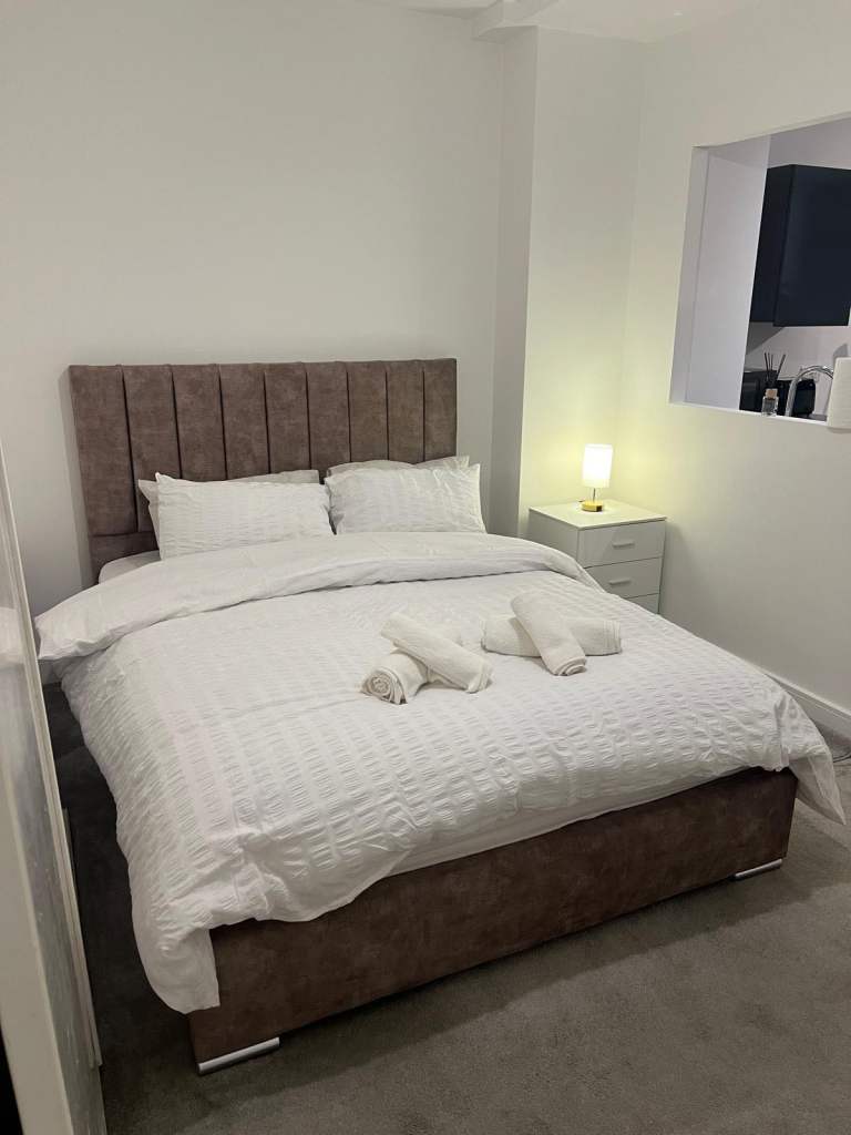 Studio Flat / Apartment - Digbeth - Furnished - Short term Will Bills 