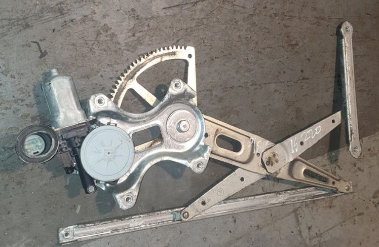Lexus IS220 Front Right Side Window Mechanism 2006