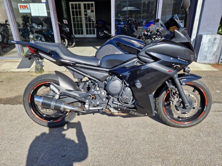 YAMAHA XJ6F DIVERSION IN BLACK