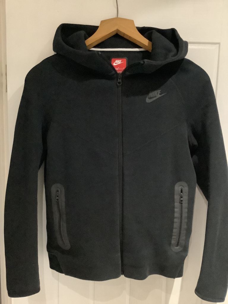 Nike Tech Fleece Full Zip Junior Black Tracksuit. Size L (147-158cm)