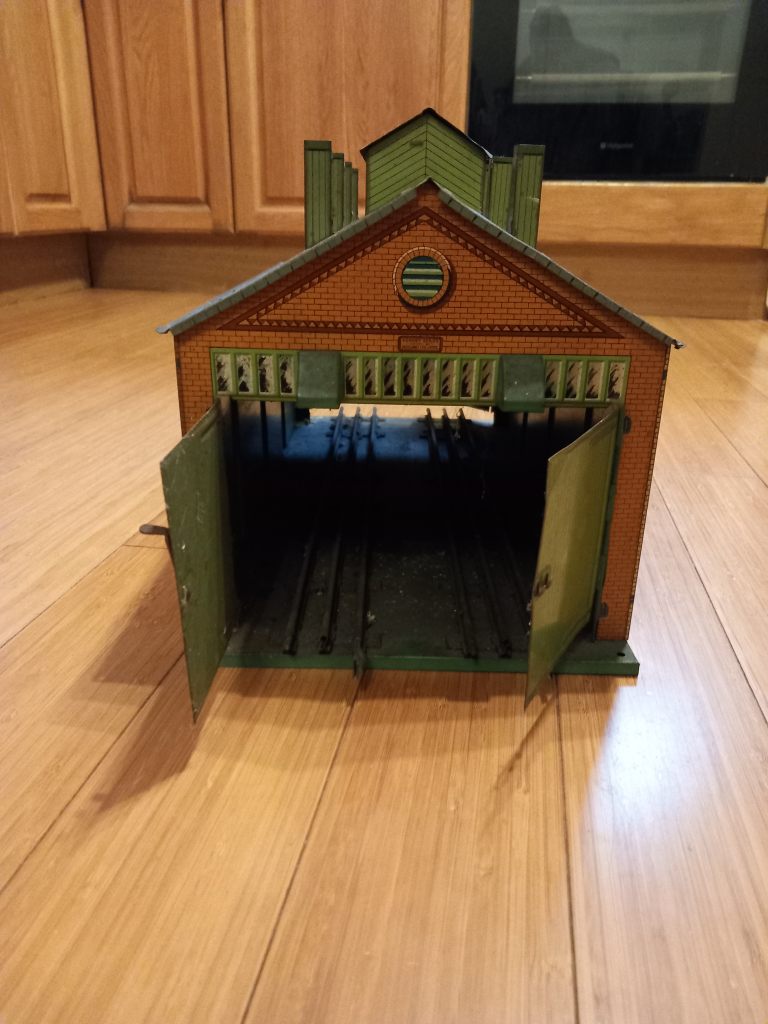 Hornby engine shed  gauge O.  Vgc