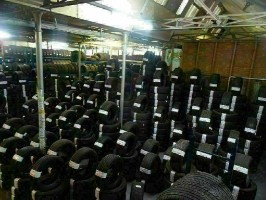 Matching pair 205 40 18 contispoty6 tyres as new £100 pair fits & bal 