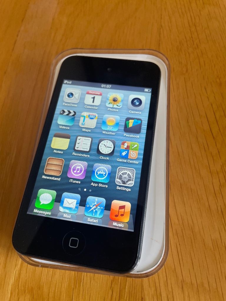 Apple iPod Touch 4th Gen - Black, Good Condition