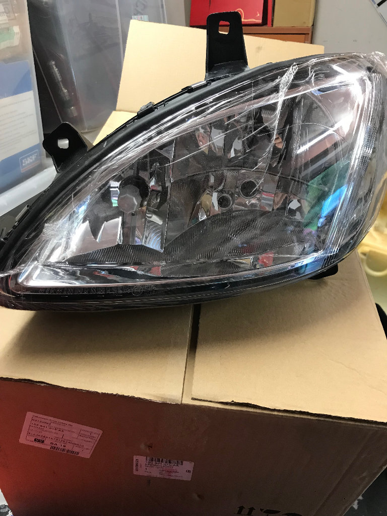 Mercedes Vito passenger headlamp brand new 2003-2010