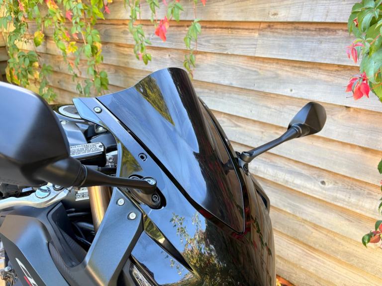 2022 / 22 Honda CBR650R £6500 Black 5060 miles.