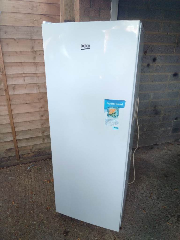 Freezer upright beko frost free 4ft x 9 inch high 21 inch wide vgc gwo 