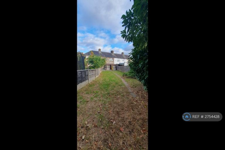 3 bedroom house in Campden Crescent, Dagenham, RM8 (3 bed) (#2754428)