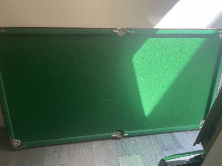 SNOOKER/POOL TABLE